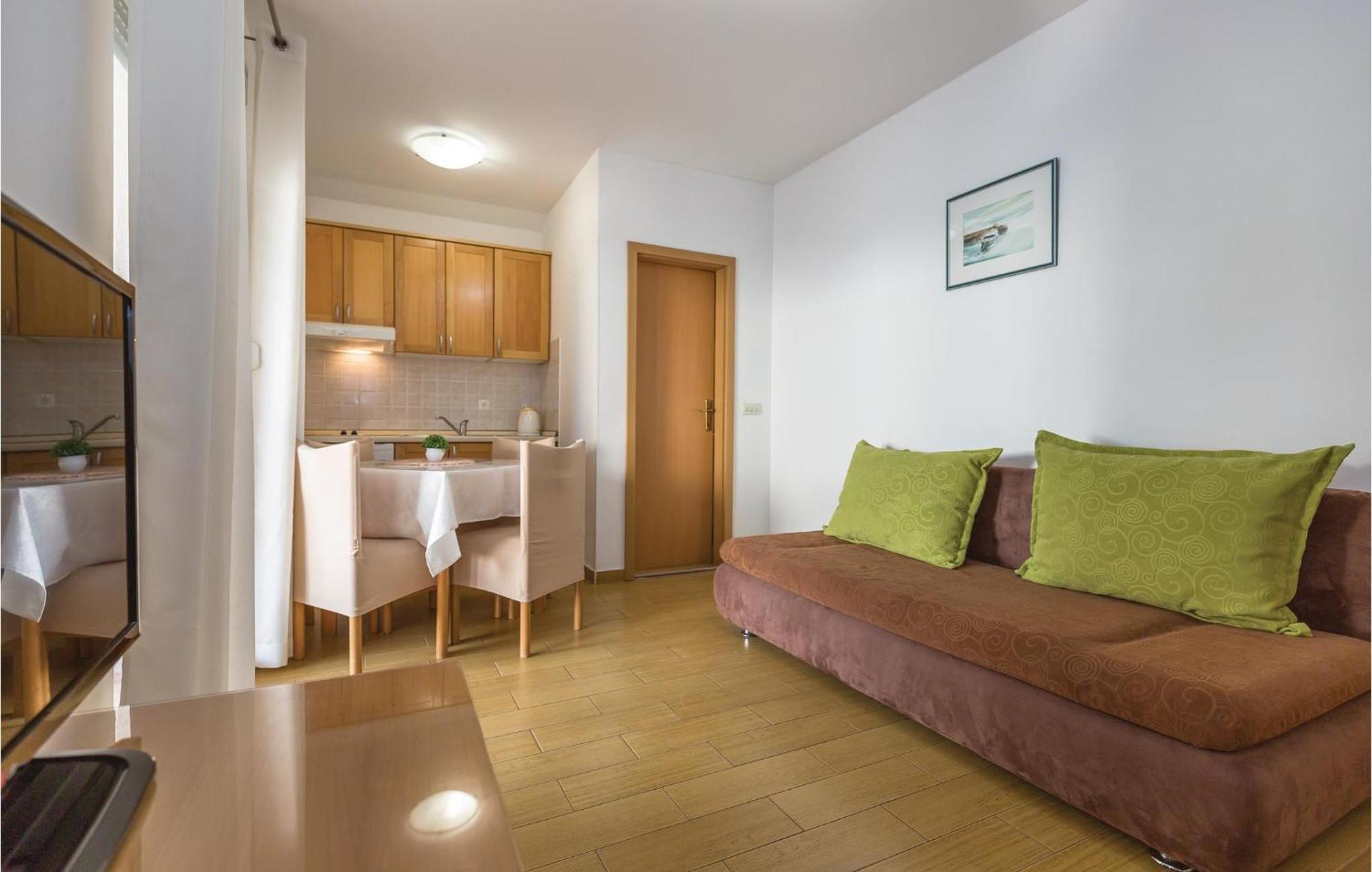 Stunning Apartment In Makarska With Wifi Eksteriør bilde