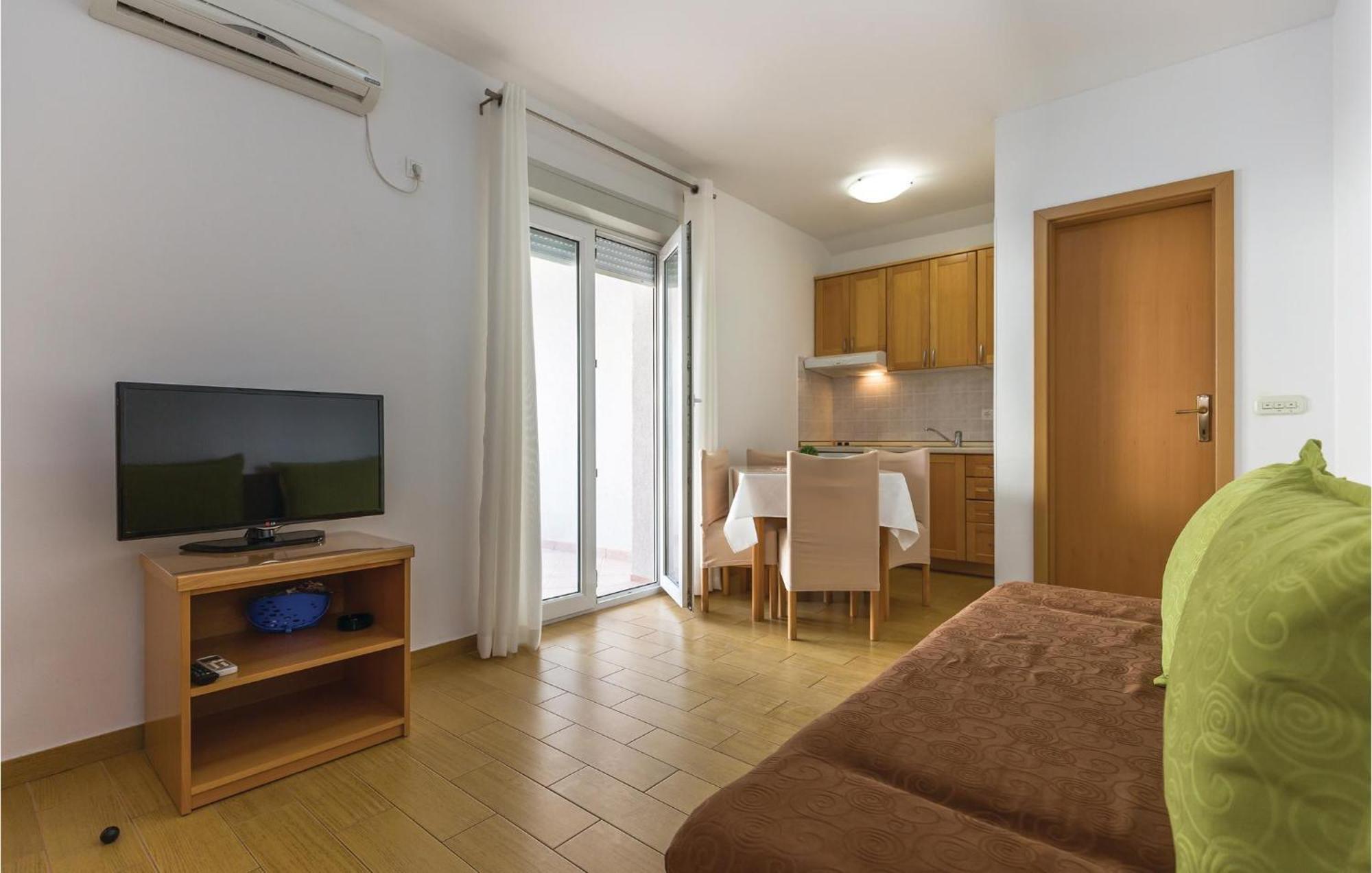 Stunning Apartment In Makarska With Wifi Eksteriør bilde