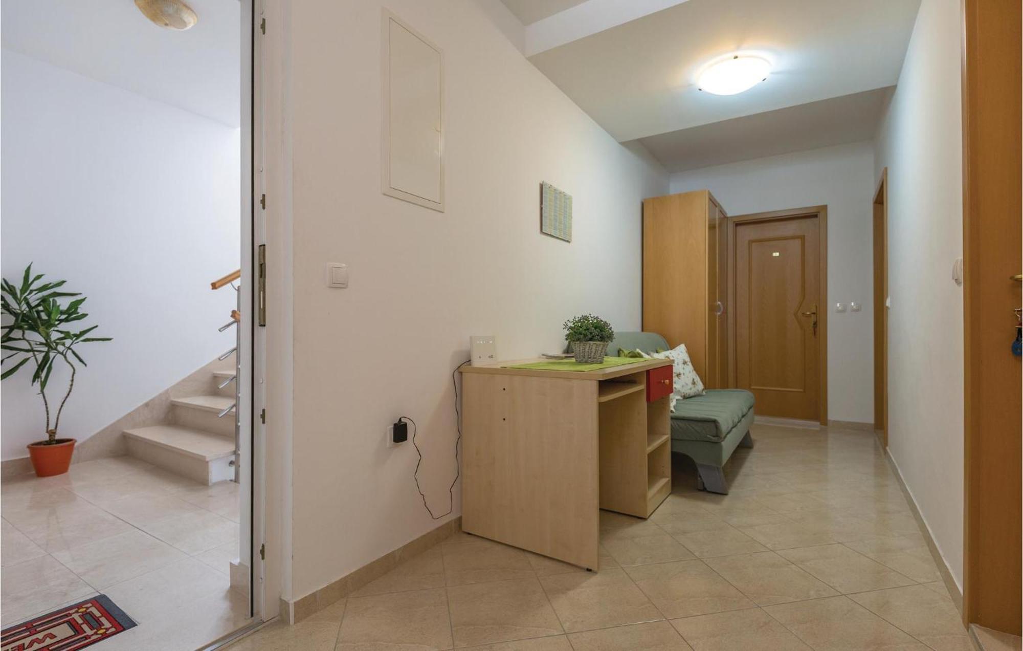 Stunning Apartment In Makarska With Wifi Eksteriør bilde